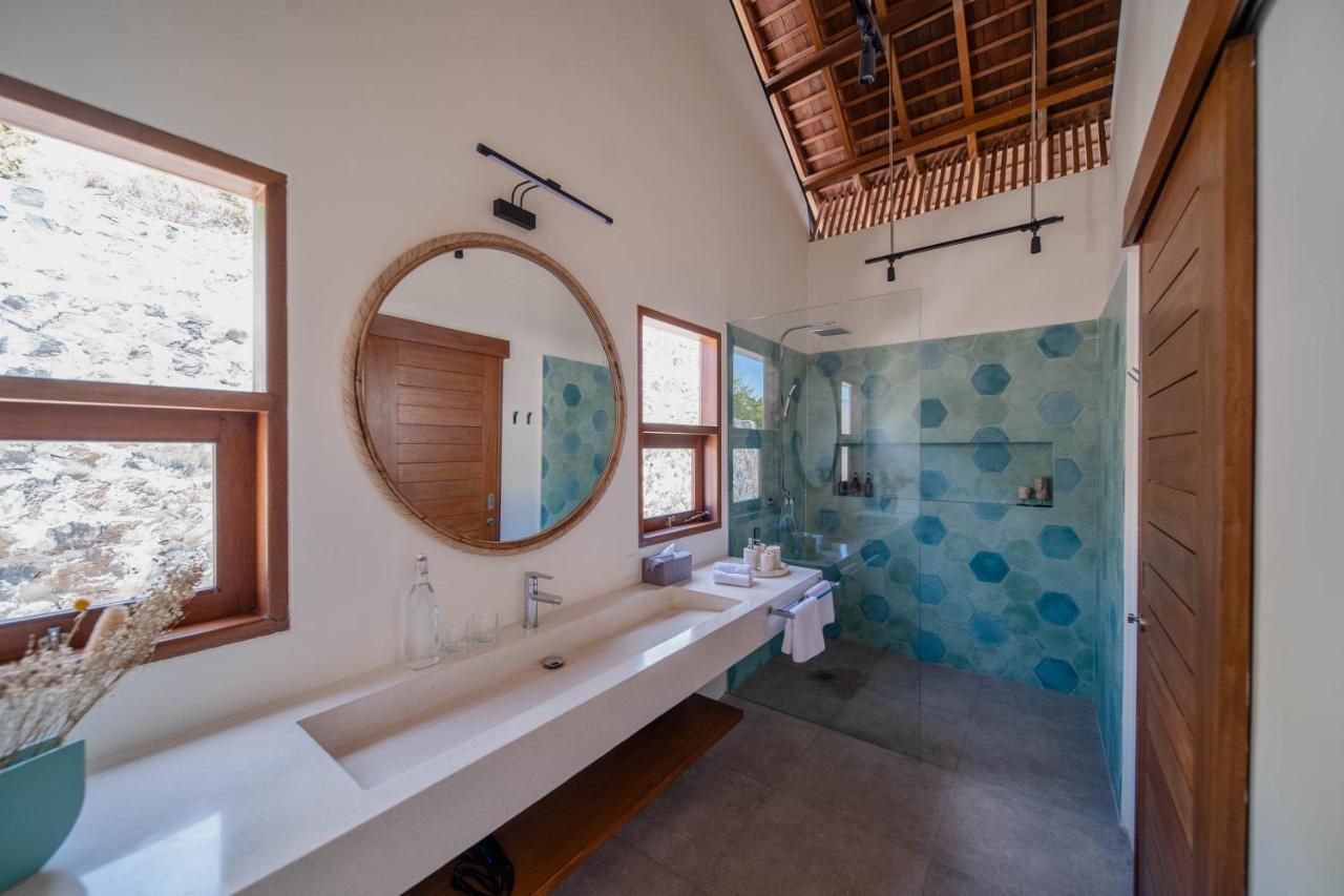 Luxury Ocean View With Private Cook And Free Gym Membership Villa *
