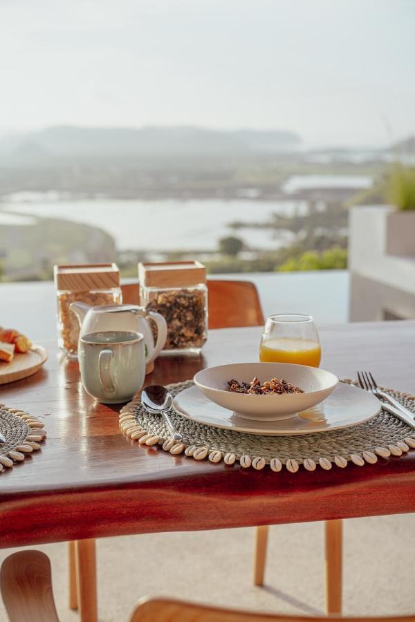 Luxury Ocean View With Private Cook And Free Gym Membership Kuta (Lombok)